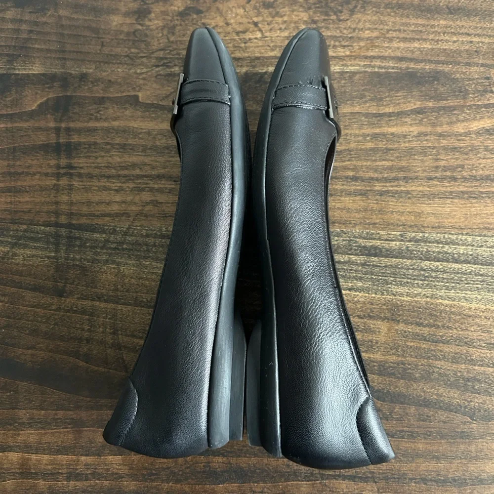 Clark’s Black Leather Women's Flats, Size 7.5 - Picture 9 of 11